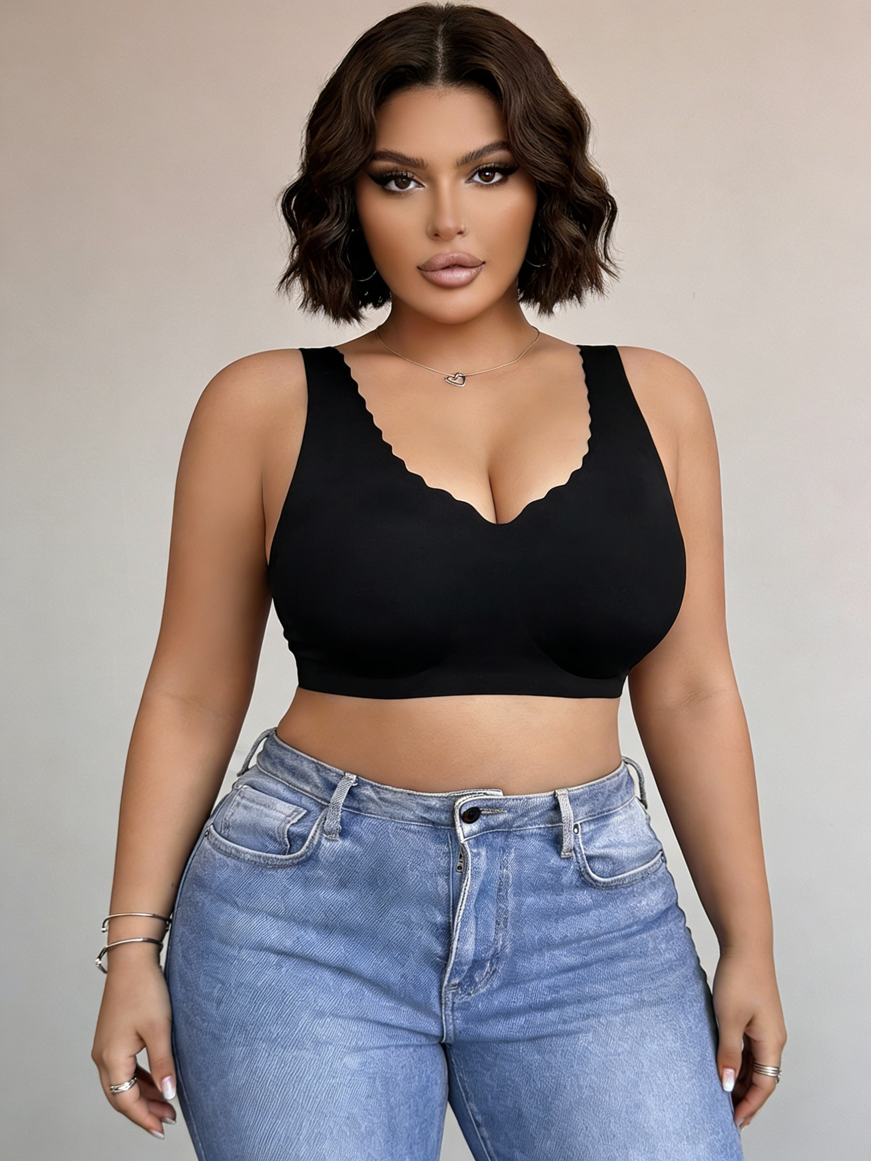 Plus Size Wireless Scalloped Edge Bra, Black Seamless Comfort Bra for Curvy Women, Everyday Wear Wireless Lingerie for Full Figure